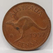 AUSTRALIA 1957 . ONE 1 PENNY . ERROR . CLIPPED PLANCHET